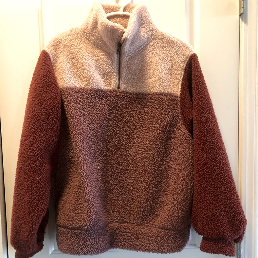Women slightly oversize 1/4 fleece. New no tags